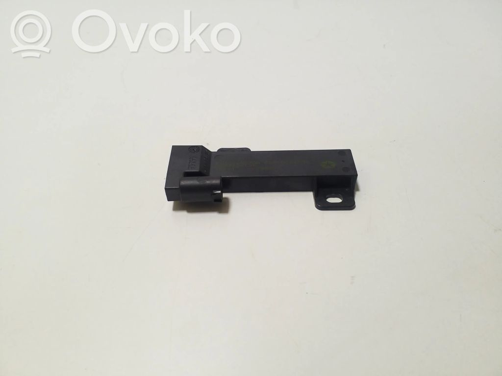 Jeep Cherokee KL Pystyantennivahvistin 