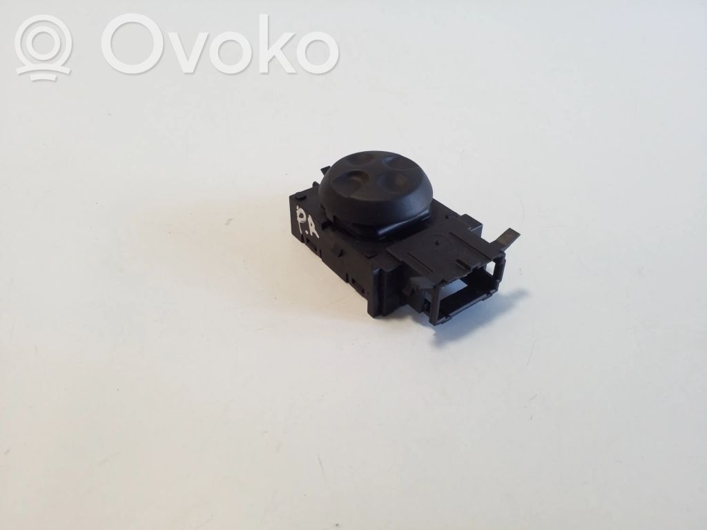 Peugeot 508 Seat control switch 