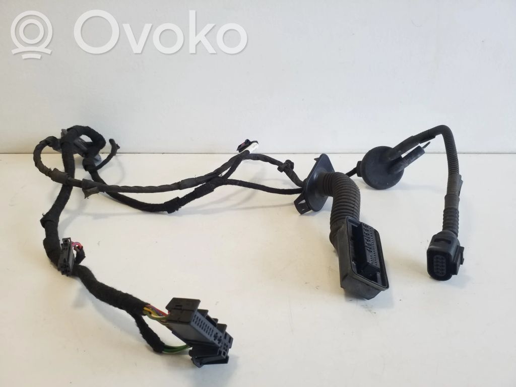 Cableado de puerta trasera   8U0971687B