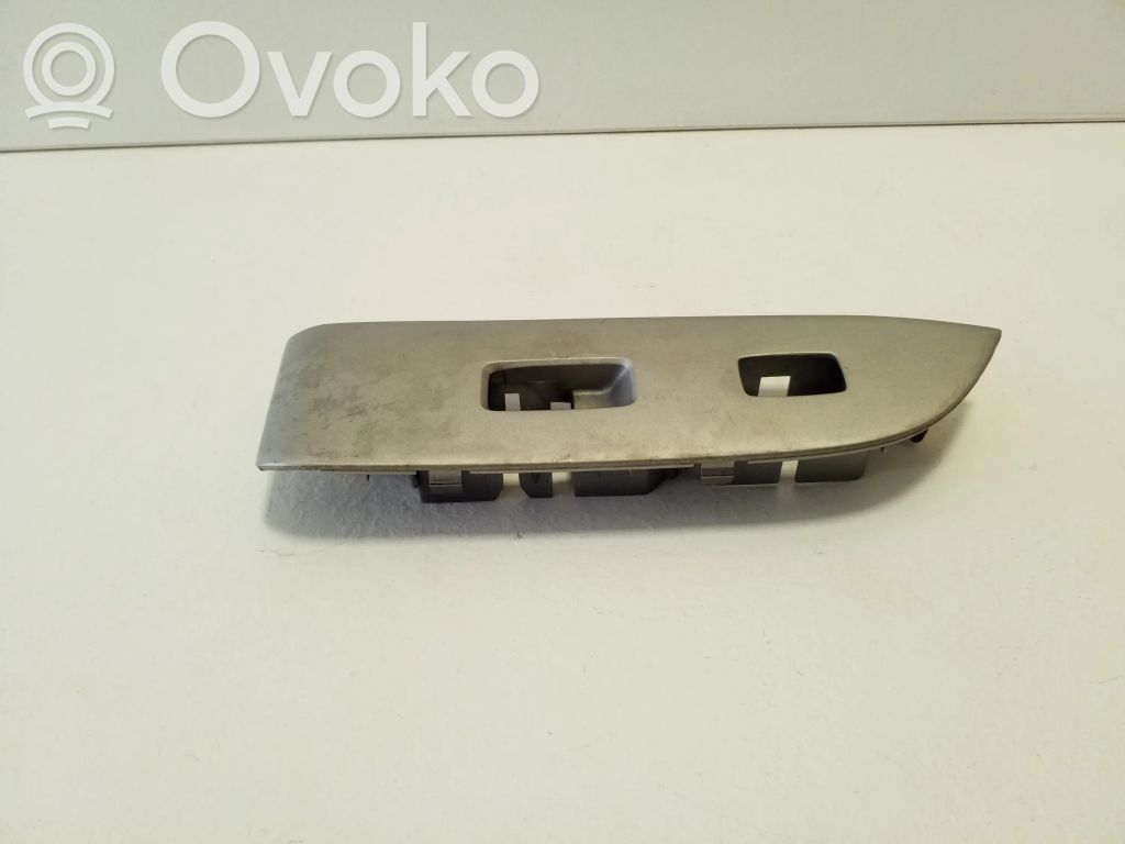 Lexus RX 330 - 350 - 400H Front door window switch trim 