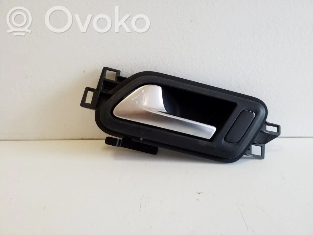 Volkswagen Amarok Manecilla interna puerta delantera 