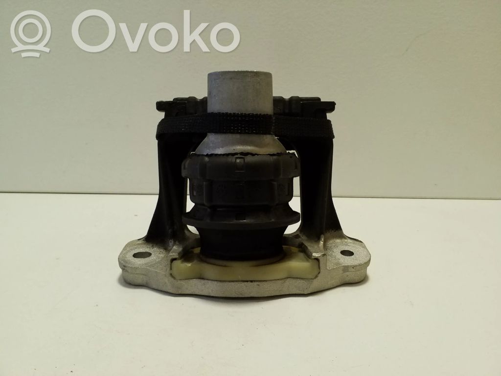 Volvo XC60 Engine mount bracket 