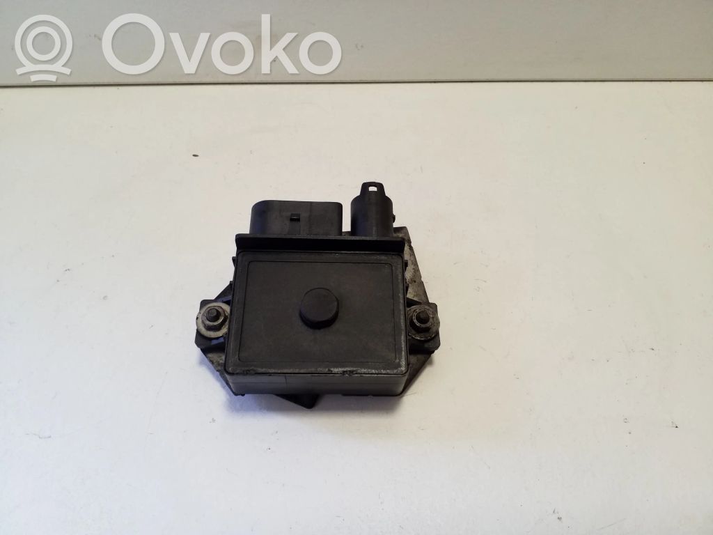 BMW X3 E83 Kvēlsveču relejs 