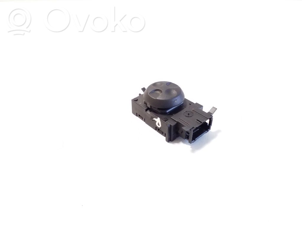 Peugeot 508 Seat control switch 
