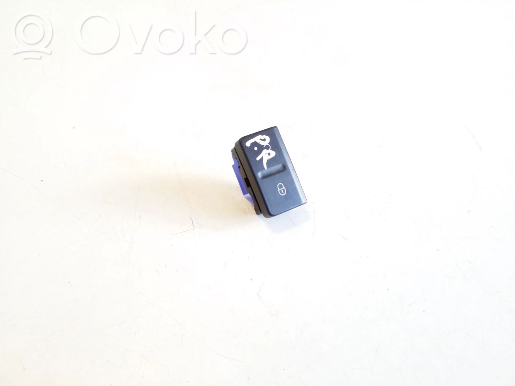 Volkswagen Golf V Central locking switch button 
