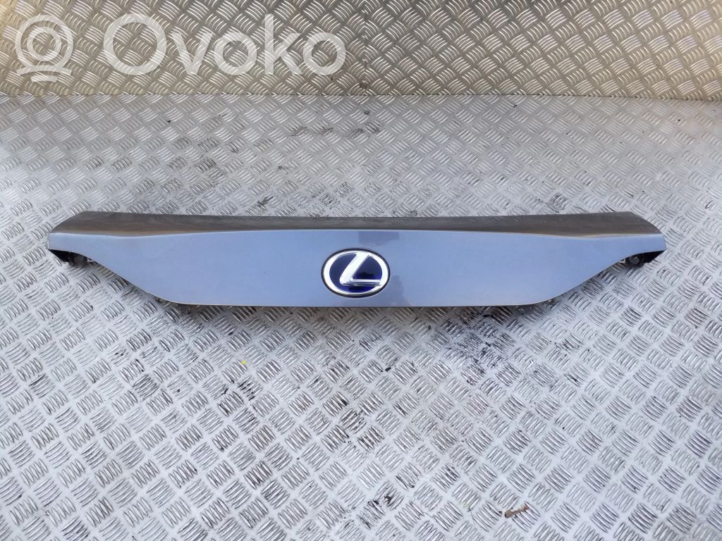 Lexus CT 200H Trunk door license plate light bar 