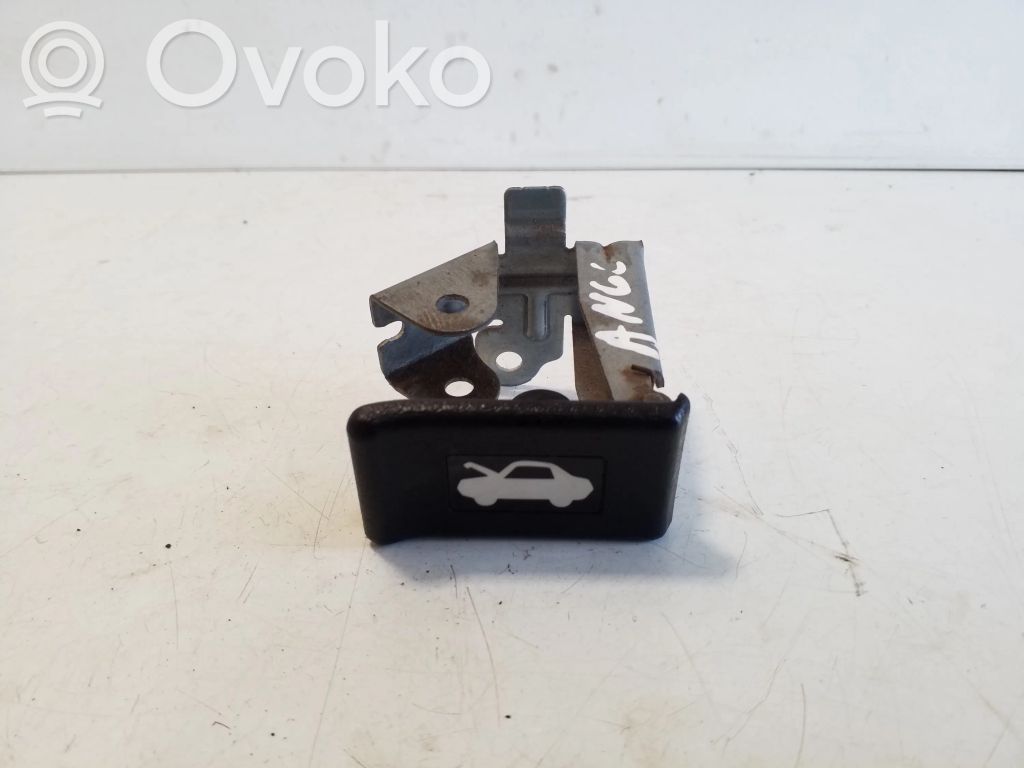 Poignée, déverrouillage du capot moteur
