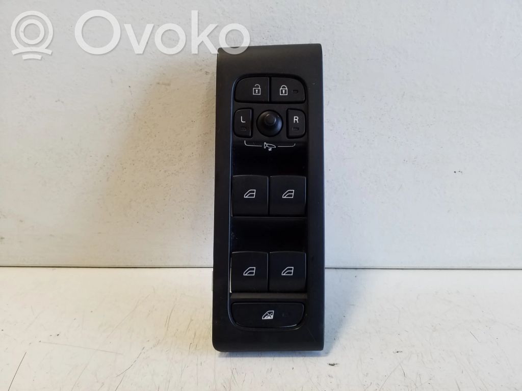 Volvo XC40 Electric window control switch 