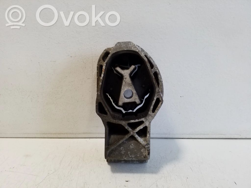 Volvo XC40 Engine mount bracket 