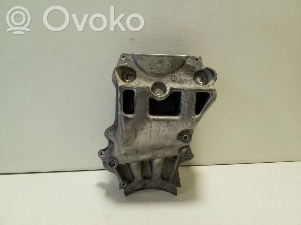 Volvo XC40 Engine mounting bracket 