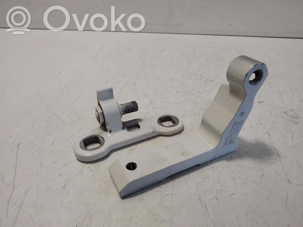 Volvo XC40 Takaoven alasarana 