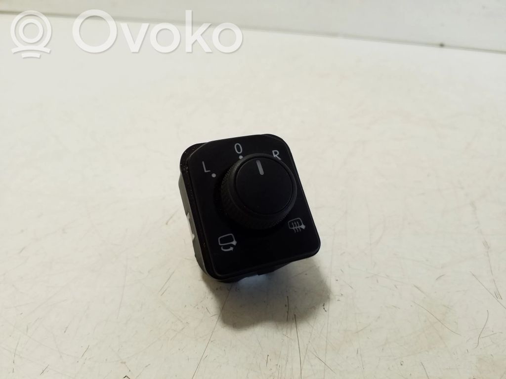Skoda Kamiq Interruptor del espejo lateral 