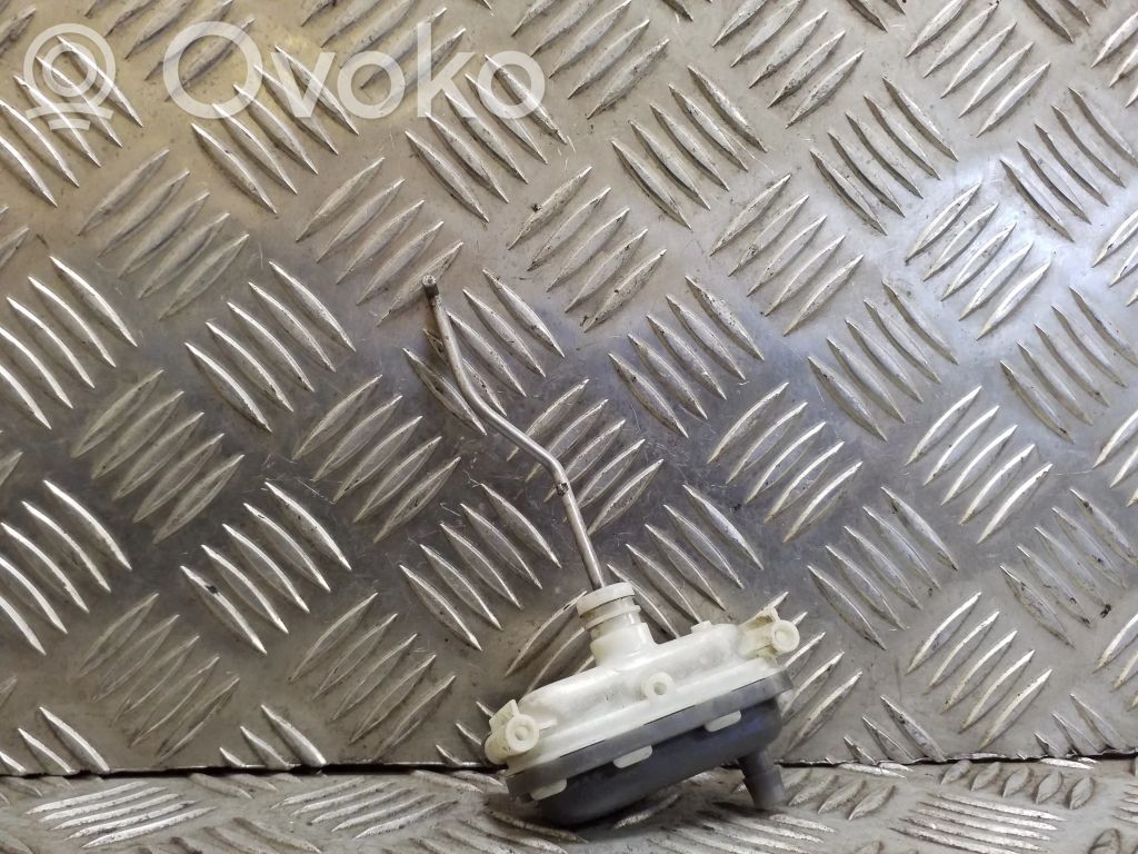 Volkswagen PASSAT B4 Pompă vacuum închidere centralizată 