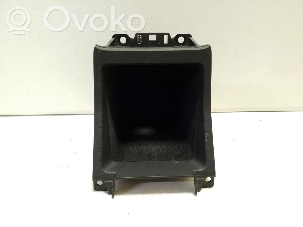 Audi e-tron Glove box central console 