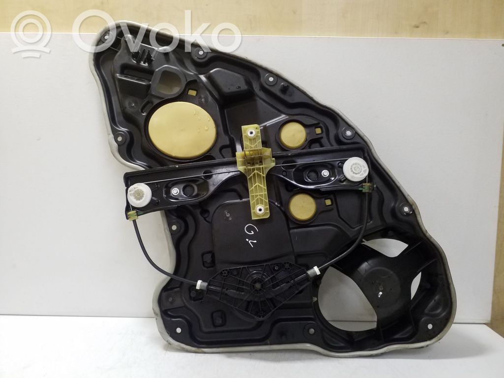 Jeep Cherokee KL Mecanismo para subir la puerta trasera sin motor 