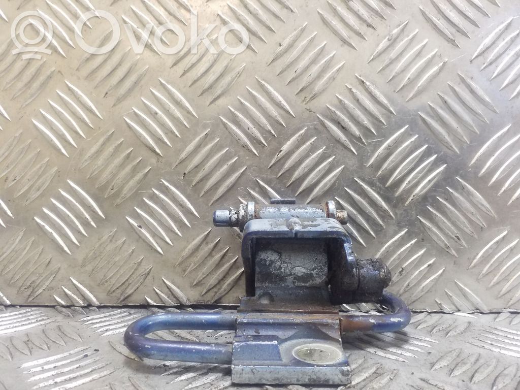 Volkswagen Golf IV Front door lower hinge 