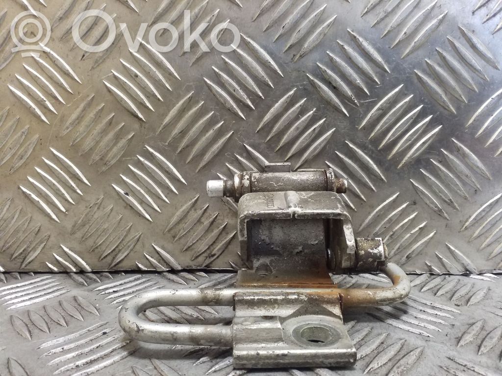 Volkswagen Golf IV Front door lower hinge 