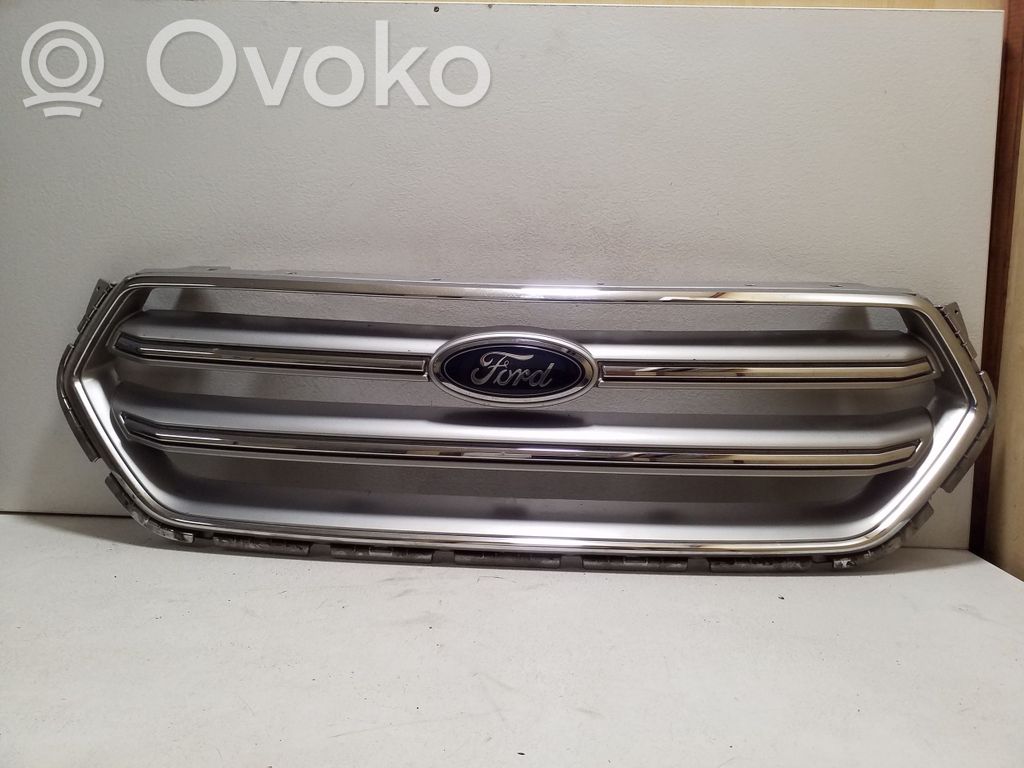 Ford Kuga II Etupuskurin ylempi jäähdytinsäleikkö 