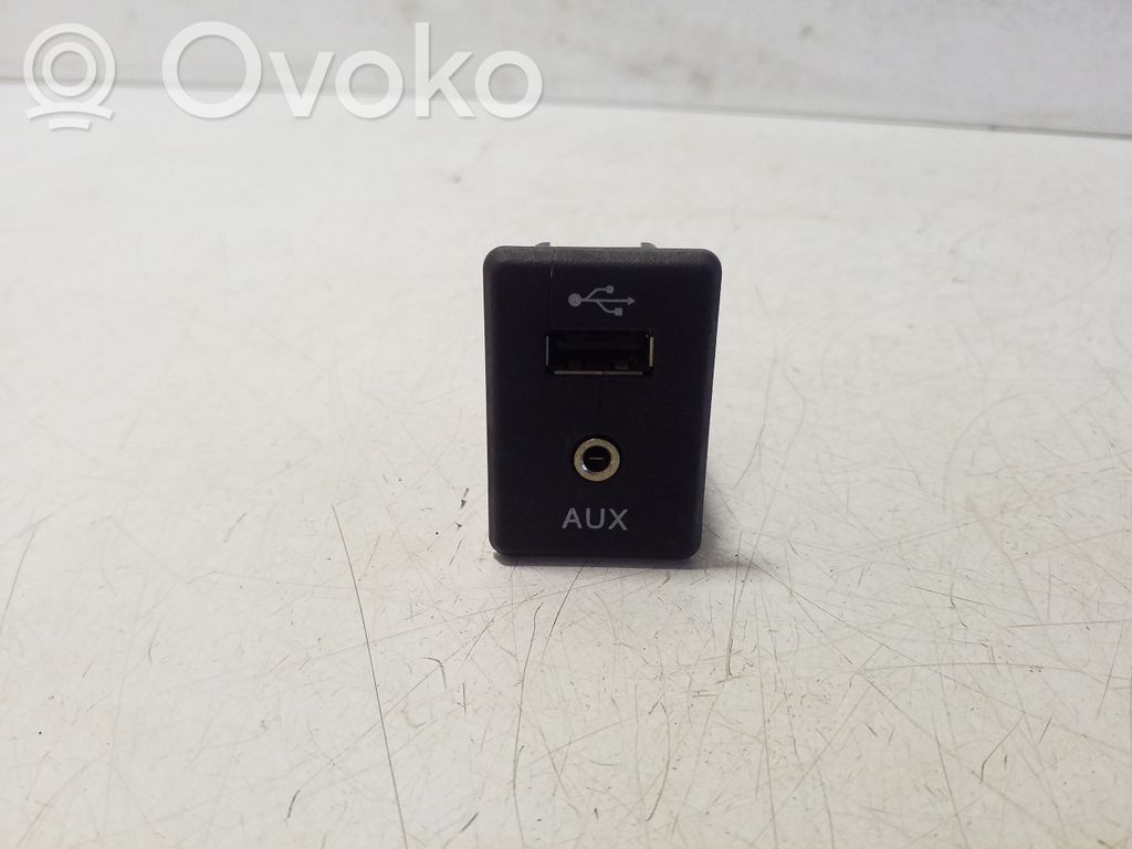 Nissan Navara D23 Conector priză AUX