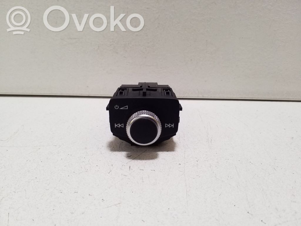 Audi A1 Sound control switch 