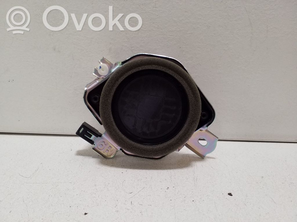 Tavarahyllyn kaiutin   861500W280