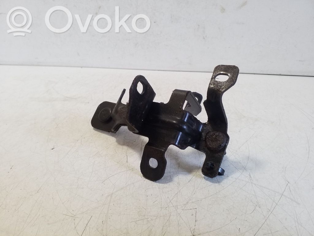 Autres pièces compartiment moteur