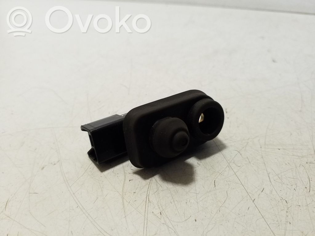 Sensor de la puerta trasera   8D4C