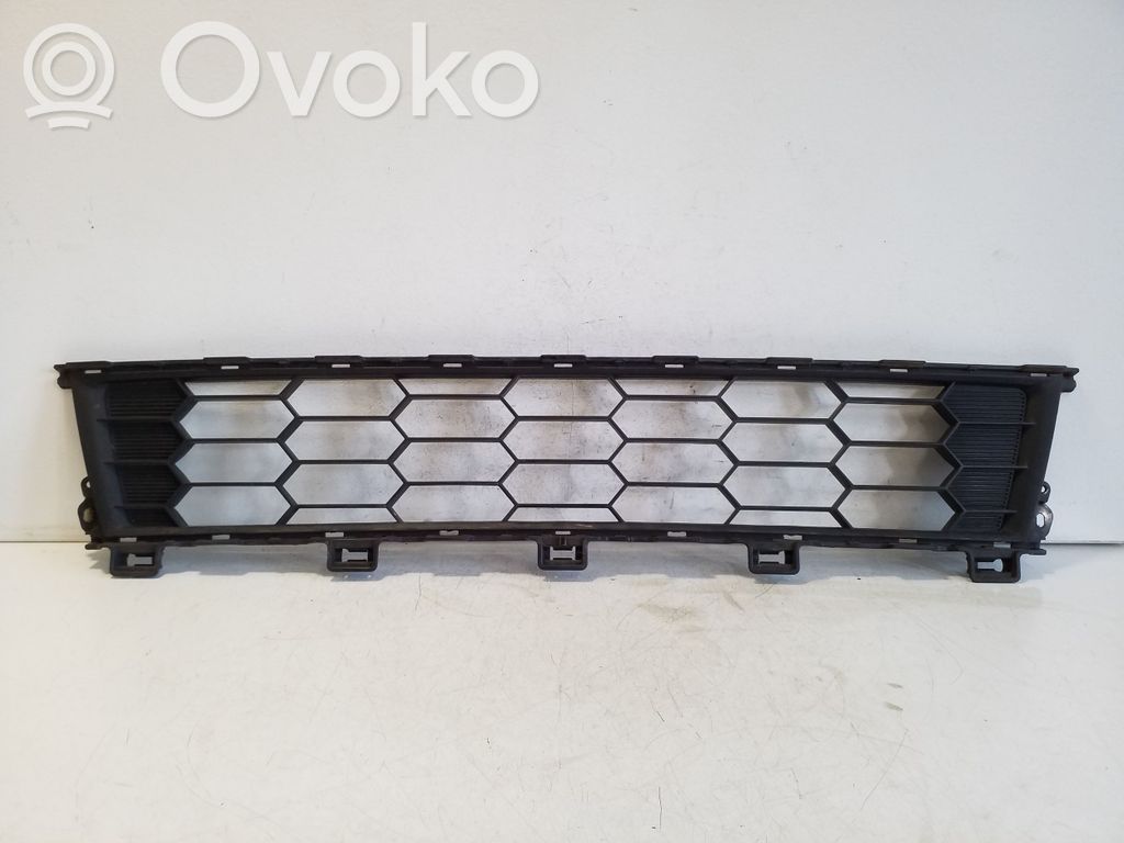Mitsubishi L200 Grilă inferioară bară față 