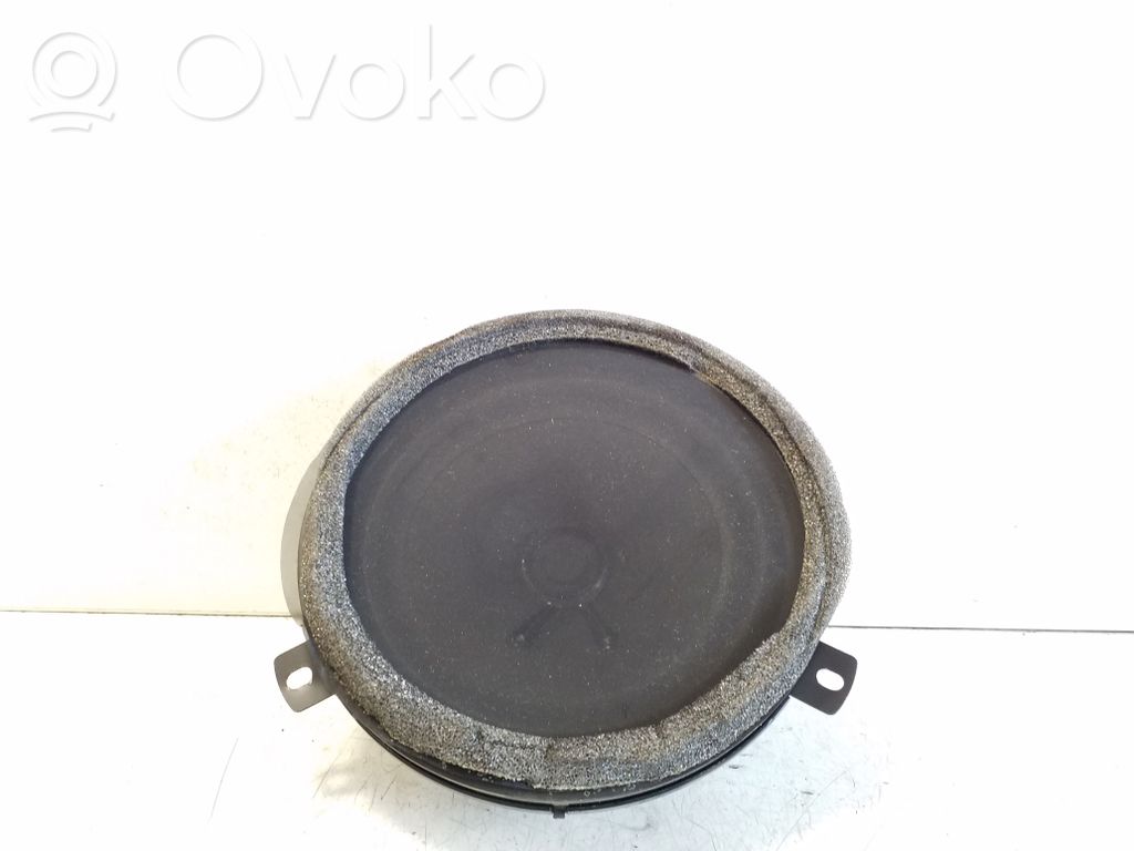 Dodge Nitro Takaoven kaiutin 