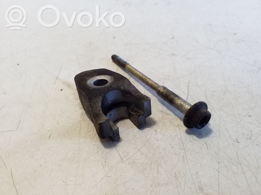 Abrazadera del inyector de combustible   059216J