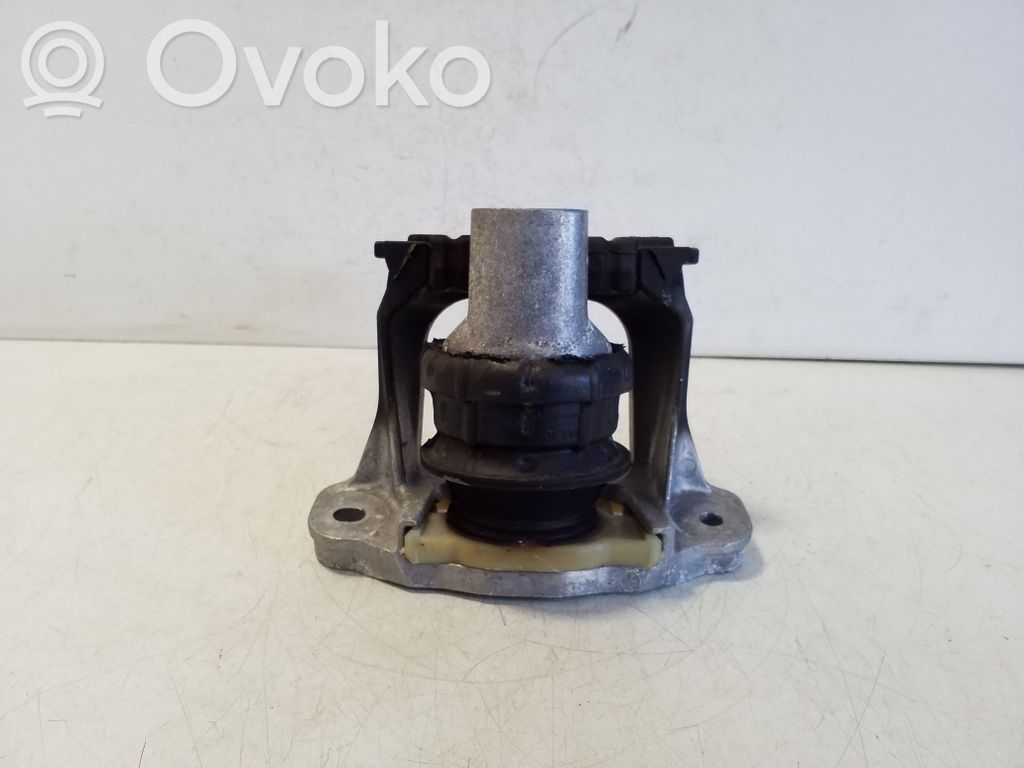 Volvo XC60 Engine mount bracket 