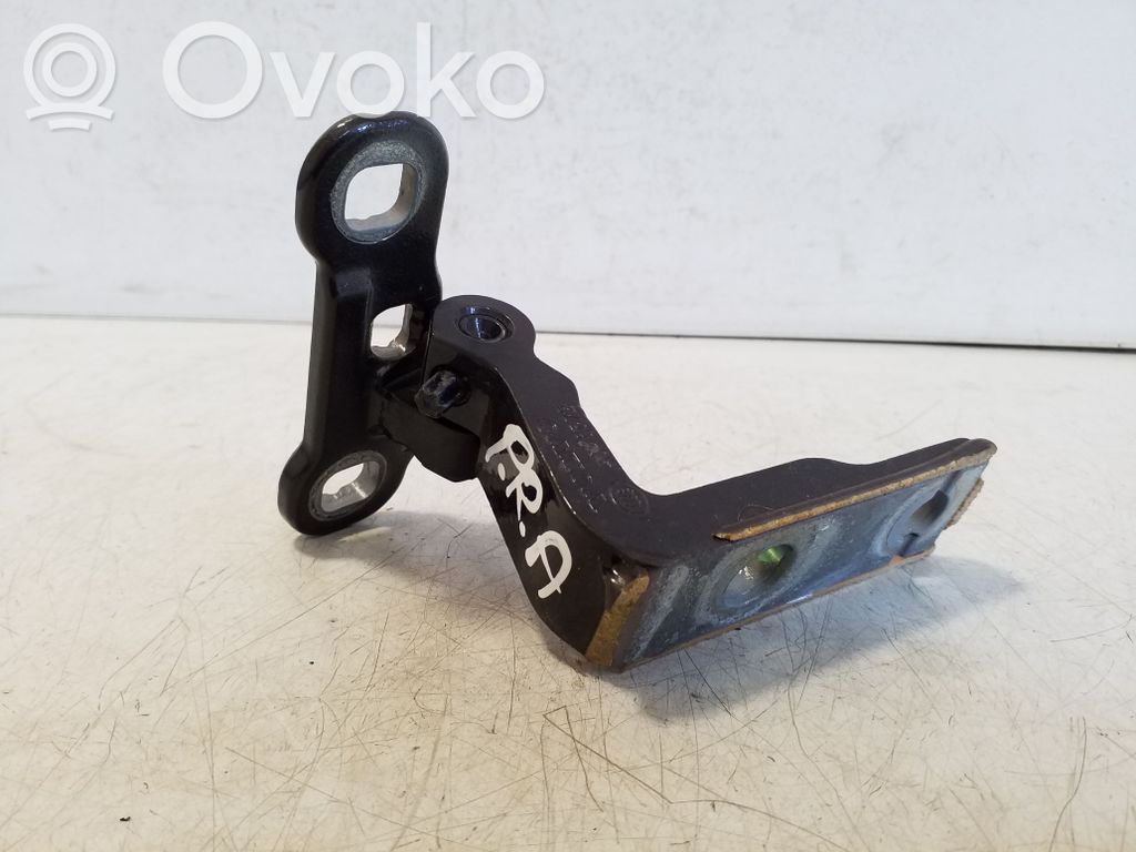 Volvo XC60 Front door lower hinge 