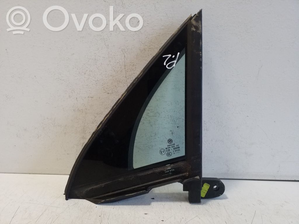 Volkswagen Tiguan Front door vent window glass four-door 