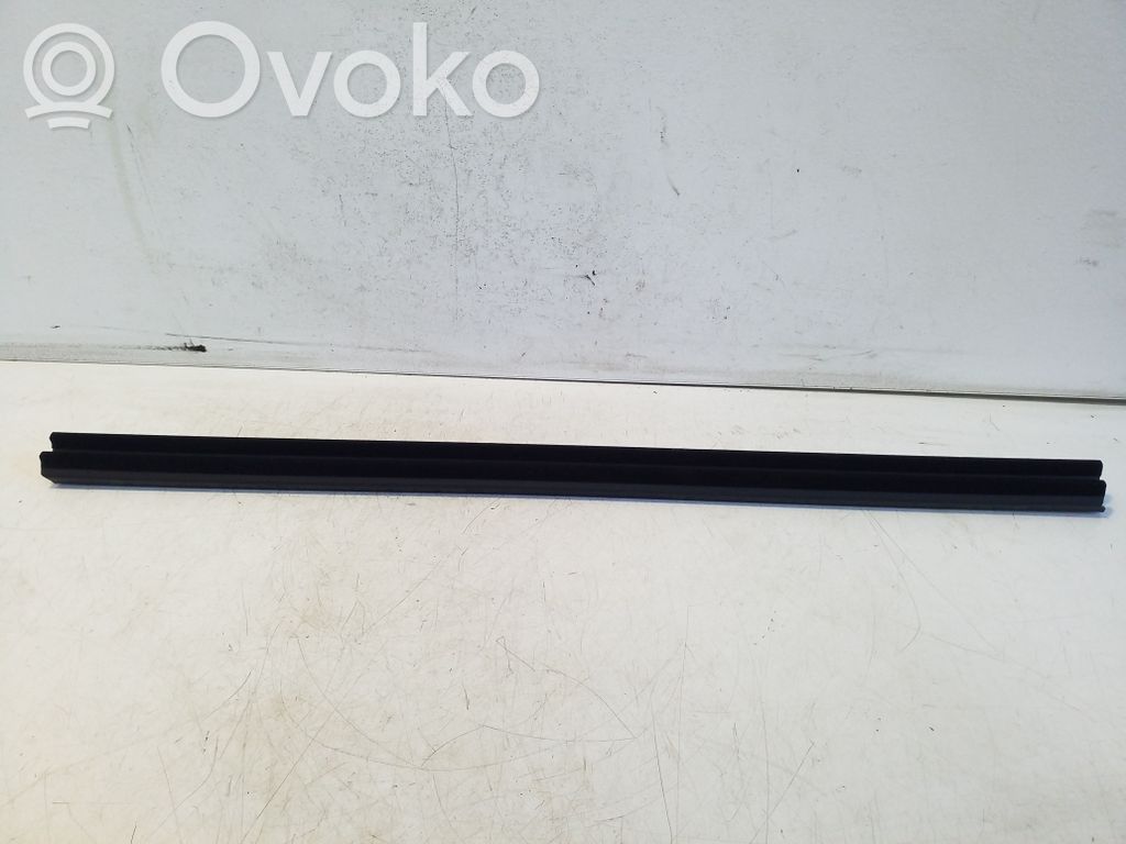 Citroen C5 Aircross Listwa / Uszczelka szyby drzwi tylnych