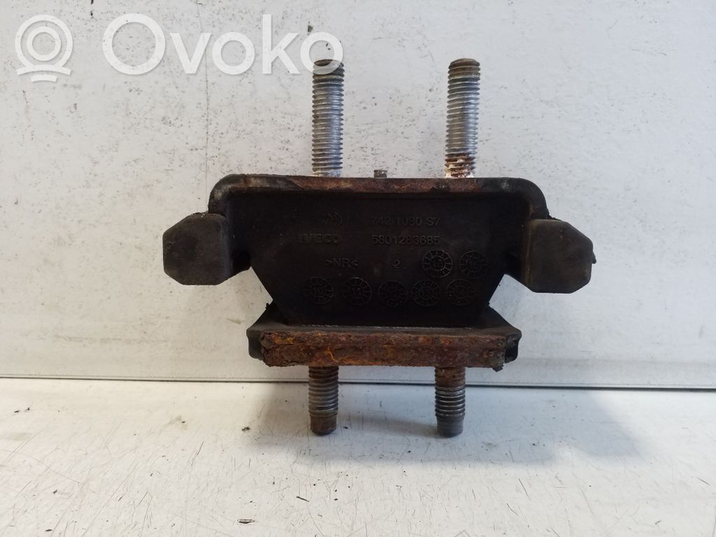 Iveco Daily 6th gen Engine mount bracket 