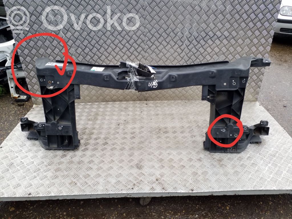 Volkswagen Crafter Viršutinė dalis radiatorių panelės (televizoriaus) 