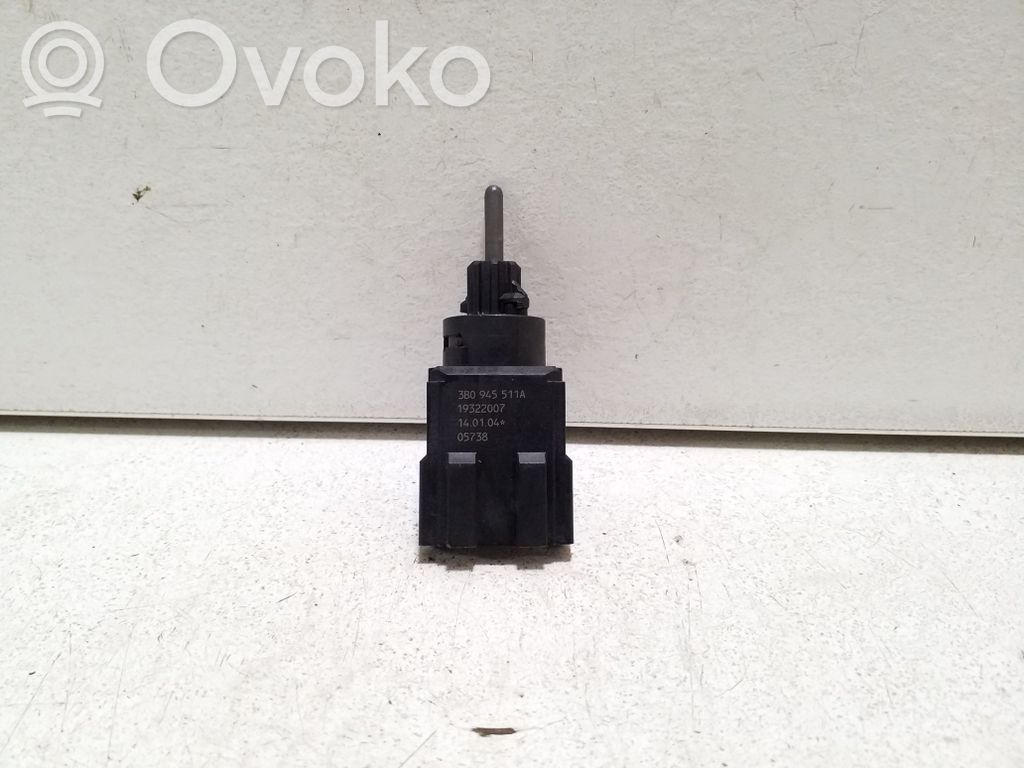 Jarrupolkimen anturin kytkin   3B0945511A