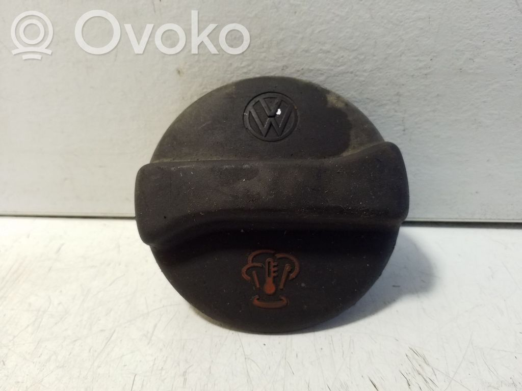 Volkswagen PASSAT B5 Korek zbiornika wyrównawczego chłodziwa 