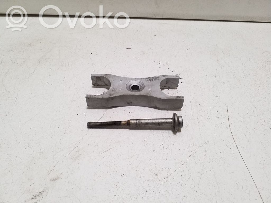 Bridă fixare injector   03L216A