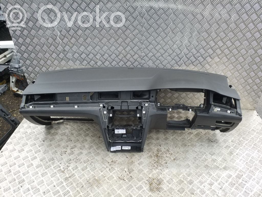 Volkswagen PASSAT B8 Panel de instrumentos 