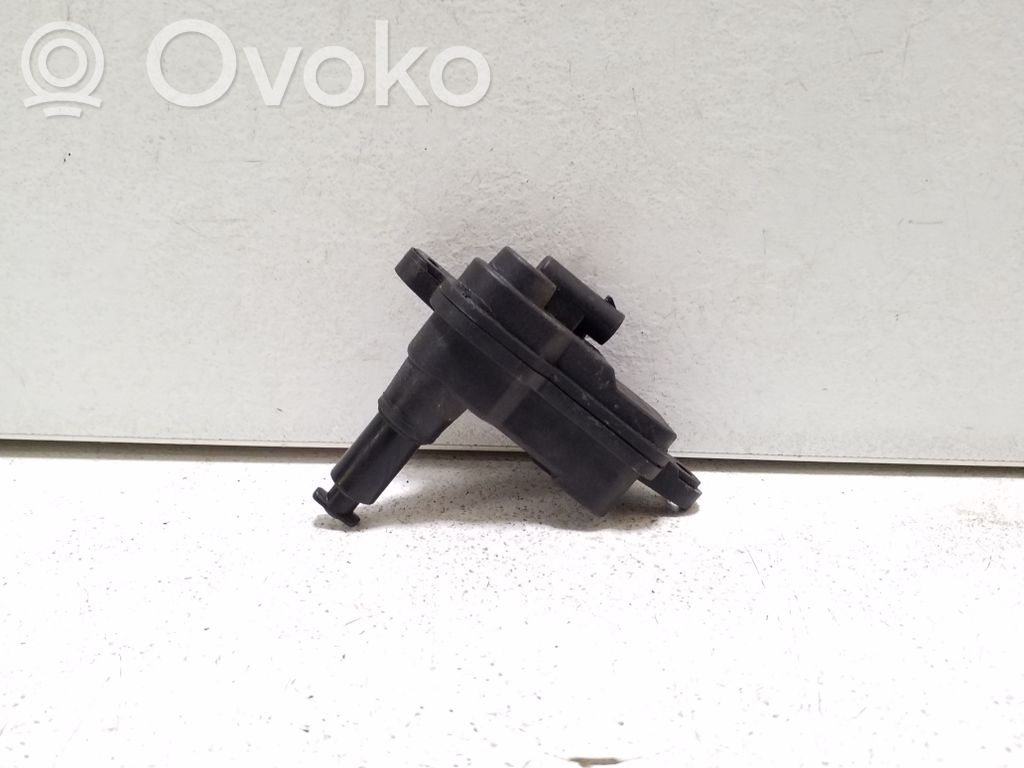 Volkswagen PASSAT B8 Motor blocare bușon rezervor combustibil