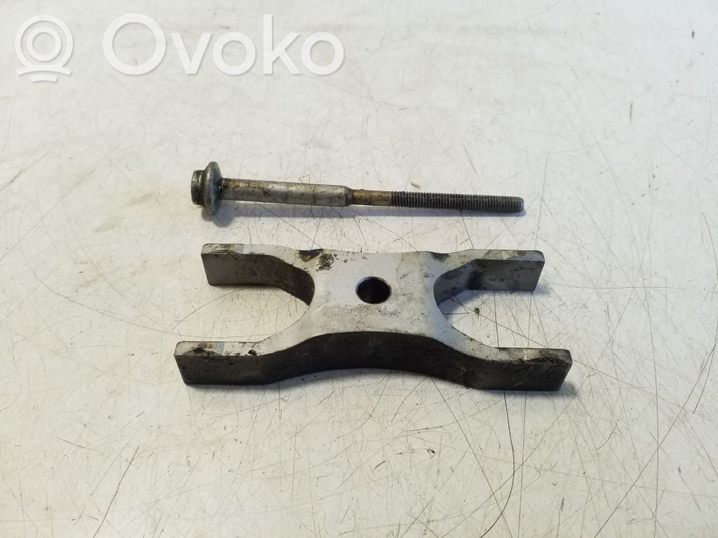 Volkswagen PASSAT B8 Bridă fixare injector 