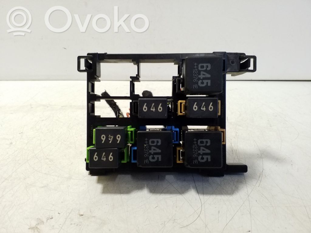 Bloque de montaje de relé   7N0937503