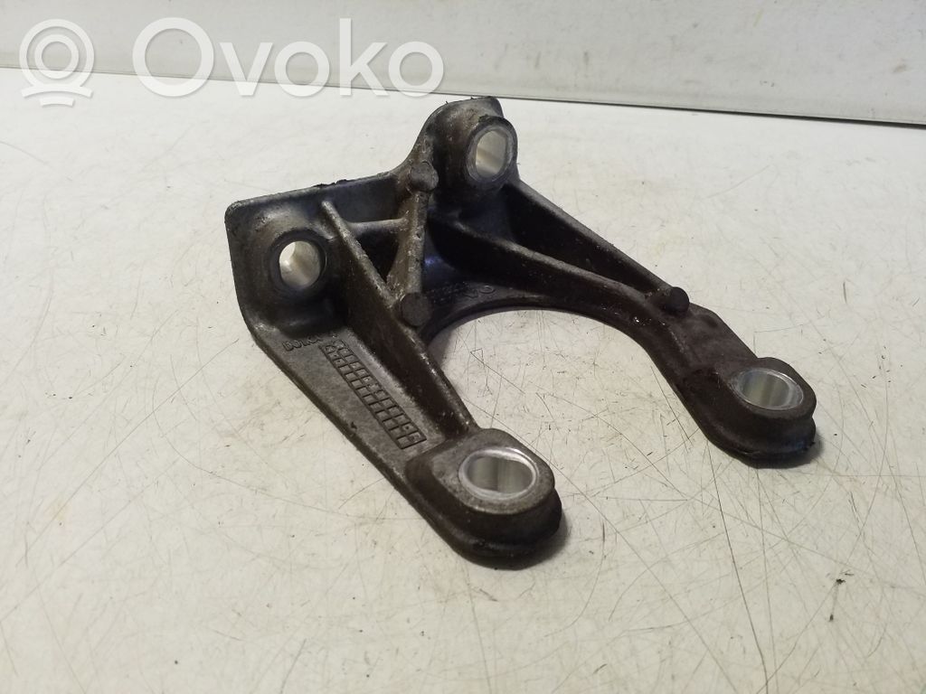 Front differential bracket   30713236