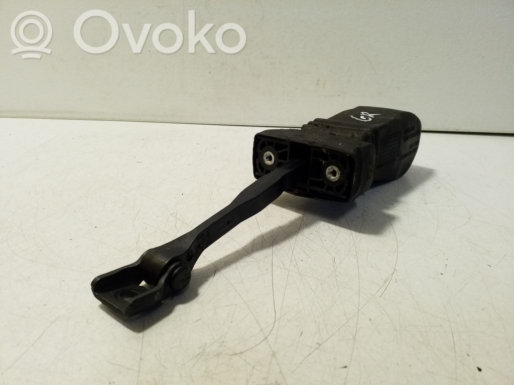 Audi A1 Takaoven pidätin 
