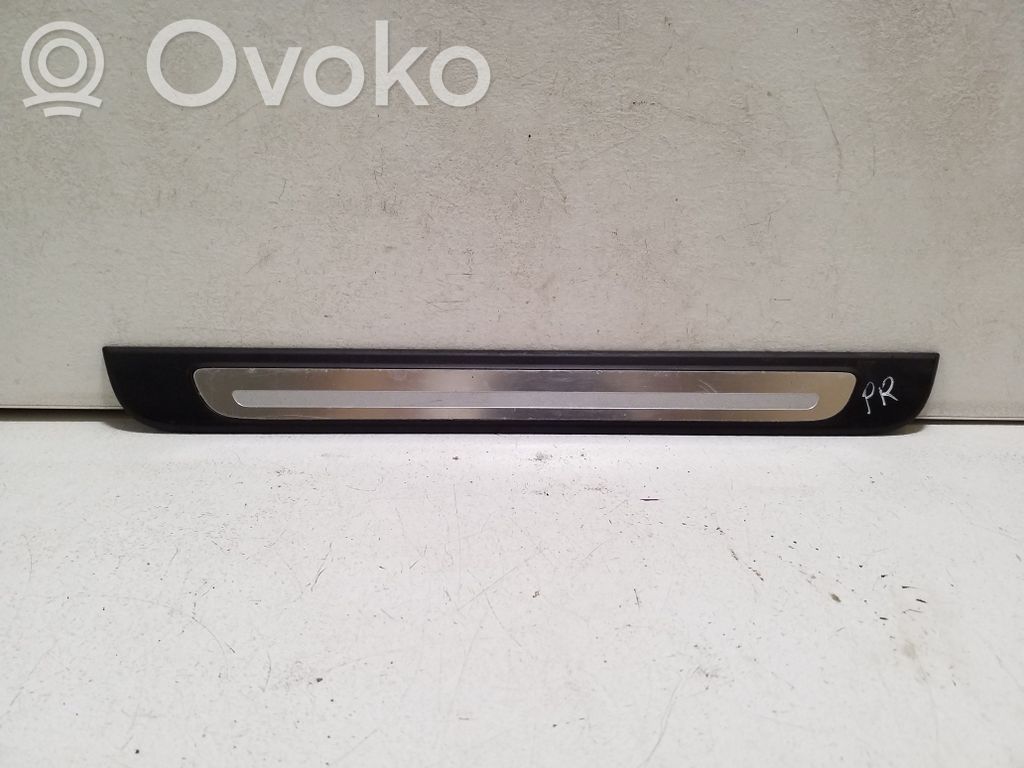 Audi A1 Etuoven kynnyksen suojalista 