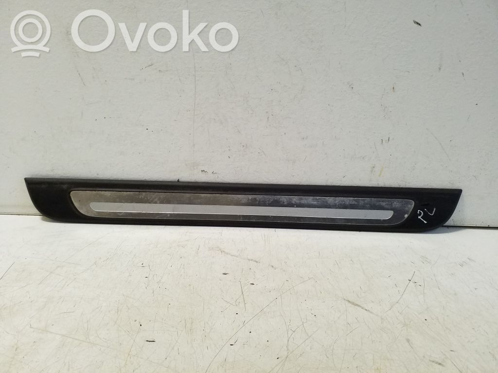 Audi A1 Etuoven kynnyksen suojalista 