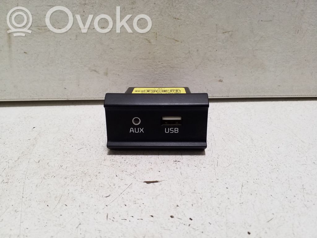 KIA Stonic USB socket connector 