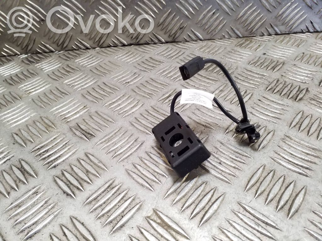 Tesla Model 3 Antenos stiprintuvas 