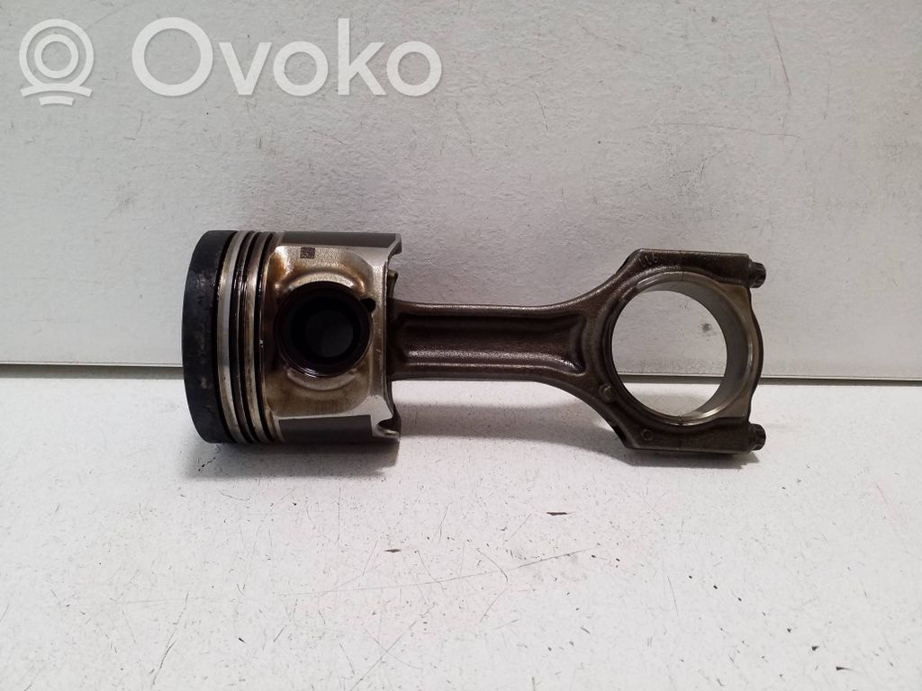 Pistón con biela   84L110,7812585